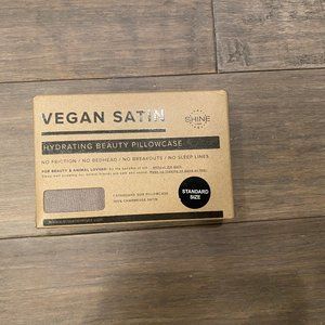 NEW - Night Shine Vegan Satin Hydrating Standard Pillowcase  Charcoal